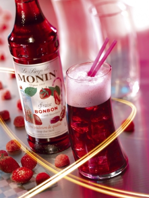 MONIN Candy Strawberry syrup ambiant