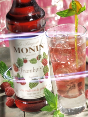 MONIN Raspberry syrup ambiant